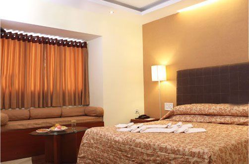 Hotel Dee Cee Manor شيناي المظهر الخارجي الصورة